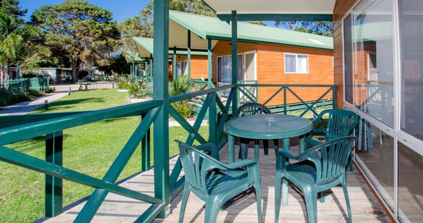 Easts Moruya Accommodation Poolside Spa Cabin 900px Jul 19 0002