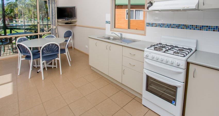 Easts Moruya Accommodation Poolside Spa Cabin 900px Jul 19 0006