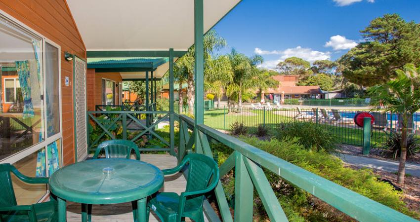 Easts Moruya Accommodation Poolside Cabin 900px Jul 19 0003