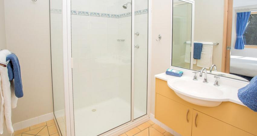 Easts Moruya Accommodation Poolside Cabin 900px Jul 19 0013